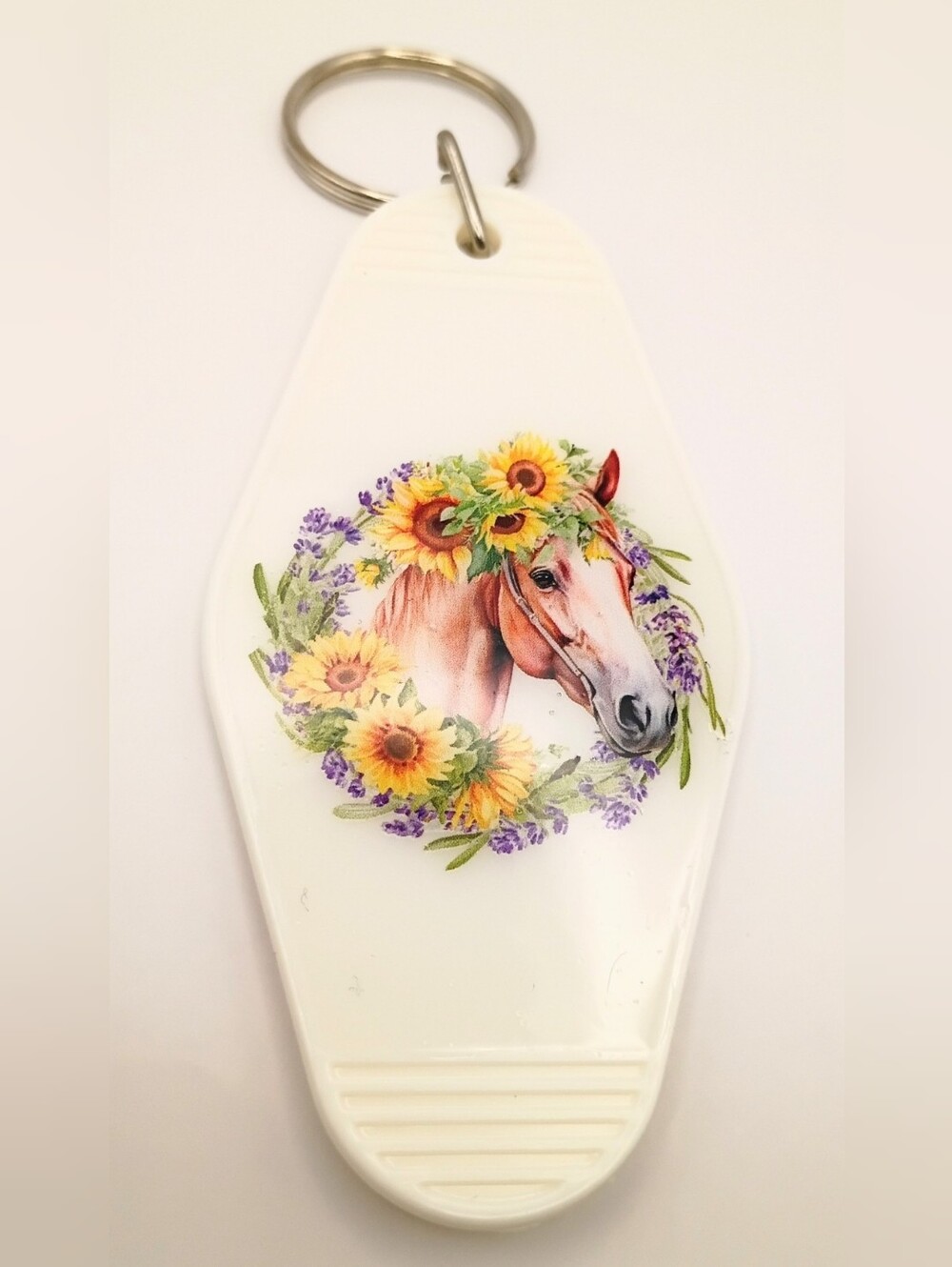 White Floral Horse Keychain – Sunflower Wreath Design